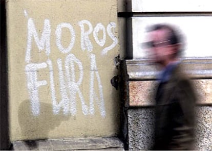 Imagen captada el pasado marzo de una pintada racista en la calle de Muntaner en Barcelona.