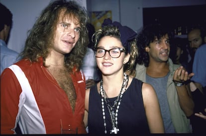 Madonna junto al cantante David Lee Roth en 1985.