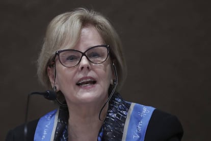 A presidenta do TSE, Rosa Weber, durante coletiva de imprensa neste domingo.