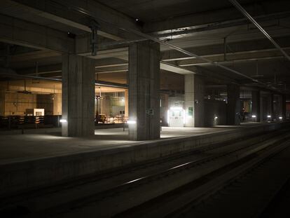 Interior de la estación de la Sagrera de Barcelona, infraestructura que acumula años de retrasos.