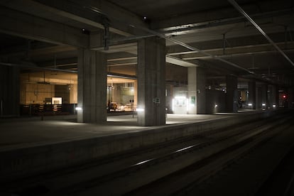 Interior de la estación de la Sagrera de Barcelona, infraestructura que acumula años de retrasos.