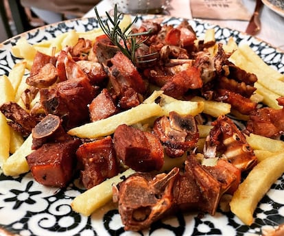 Guarrito 'adobao' del restaurante Los Templarios, en Monesterio, Badajoz.