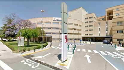 Vista de uno de los accesos al Hospital General de Castellón, donde está ingresada la víctima.