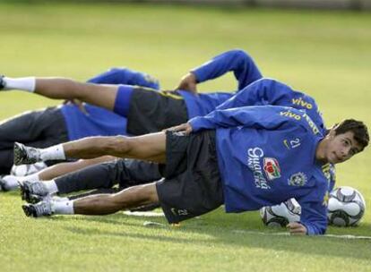 Nilmar (en primer término), durante una sesión preparatoria de la selección brasileña.