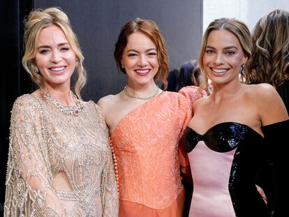 Emily Blunt, Emma Stone y Margot Robbie, a su llegada al Royal Festival Hall de Londres.