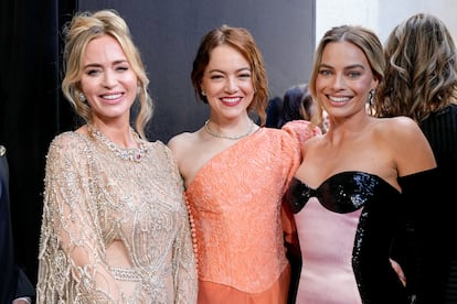 Emily Blunt, Emma Stone y Margot Robbie, a su llegada al Royal Festival Hall de Londres.