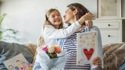 Prpuestas acompañadas de cajas regalo con detalles y elementos decorativos sorprendentes.GETTY IMAGES.