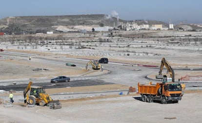 Obras de urbanización, a inicio de año, en Los Berrocales. 