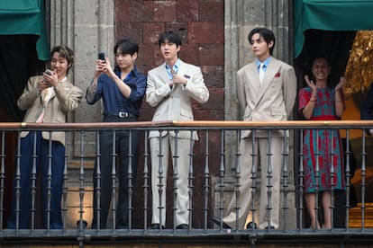 El ARMY se adueña del Zócalo por siete minutos con BTS: “México mucho  picante” | EL PAÍS México