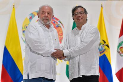 Los presidentes de Colombia, Gustavo Petro, y Brasil, Luiz Inácio Lula da Silva, llegaron este sábado a Leticia, en el corazón de la Amazonía colombiana.