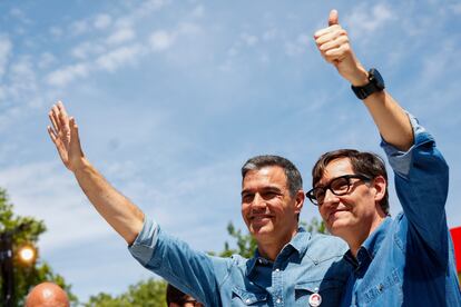 Pedro Sánchez y Salvador Illa, el mitin del 4 de mayo en Montmelo (Barcelona).