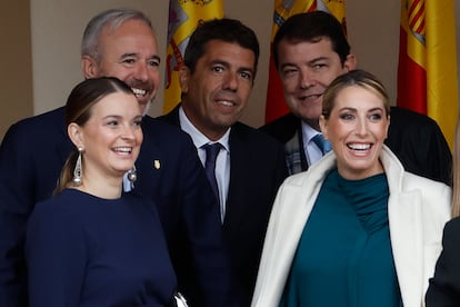 De izquierda a derecha, la presidenta de Baleares, Marga Prohens; de Aragón, Jorge Azcón, de la Comunidad Valenciana, Carlos Mazón; de Castilla y León, Alfonso Fernández Mañueco, y de Extremadura, María Guardiola, a su llegada al desfile por el Día de la Fiesta Nacional en Madrid, el 12 de octubre.