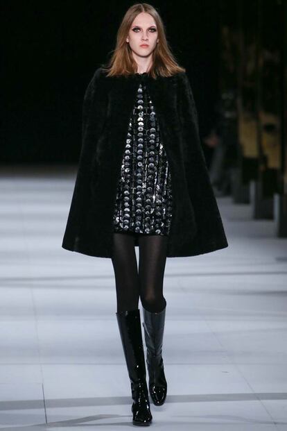 Saint Laurent resucita a Edie Sedgwick en la pasarela