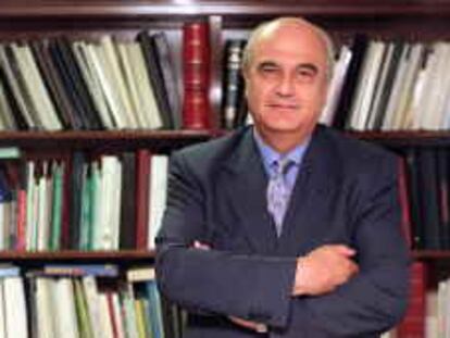 C. 127837-COLOR (10/7/00): DOCTOR ALFONSO MORENO, CONSEJERO DEL MINISTERIO DE SANIDAD. FOTO: LUIS MAGAN