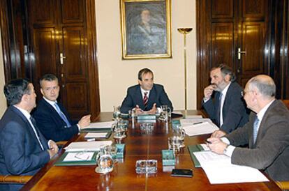 Reunión  del mando único. De izquierda a derecha: Carlos Gómez Arruche, Antonio Camacho, José Antonio Alonso, José Luis de Benito y Víctor García.