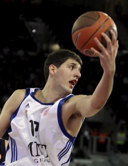 Mirotic, en un partido con el Real Madrid.