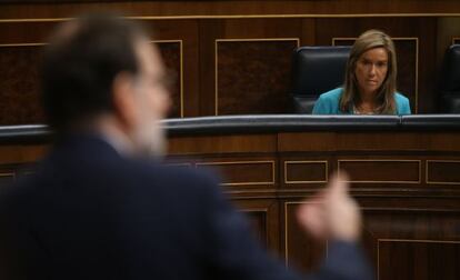 Rajoy y Ana Mato durante un pleno del Congreso el pasado octubre.