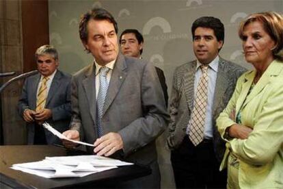 Artur Mas, en primer término, acompañado de los representantes de CiU en la ponencia estatutaria.
