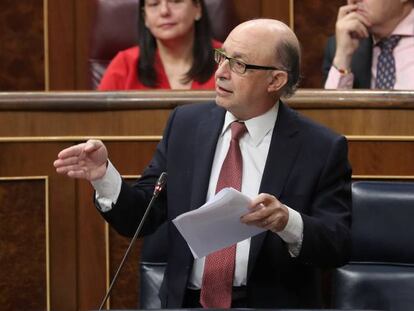 El ministro de Hacienda, Cristóbal Montoro, en el Congreso