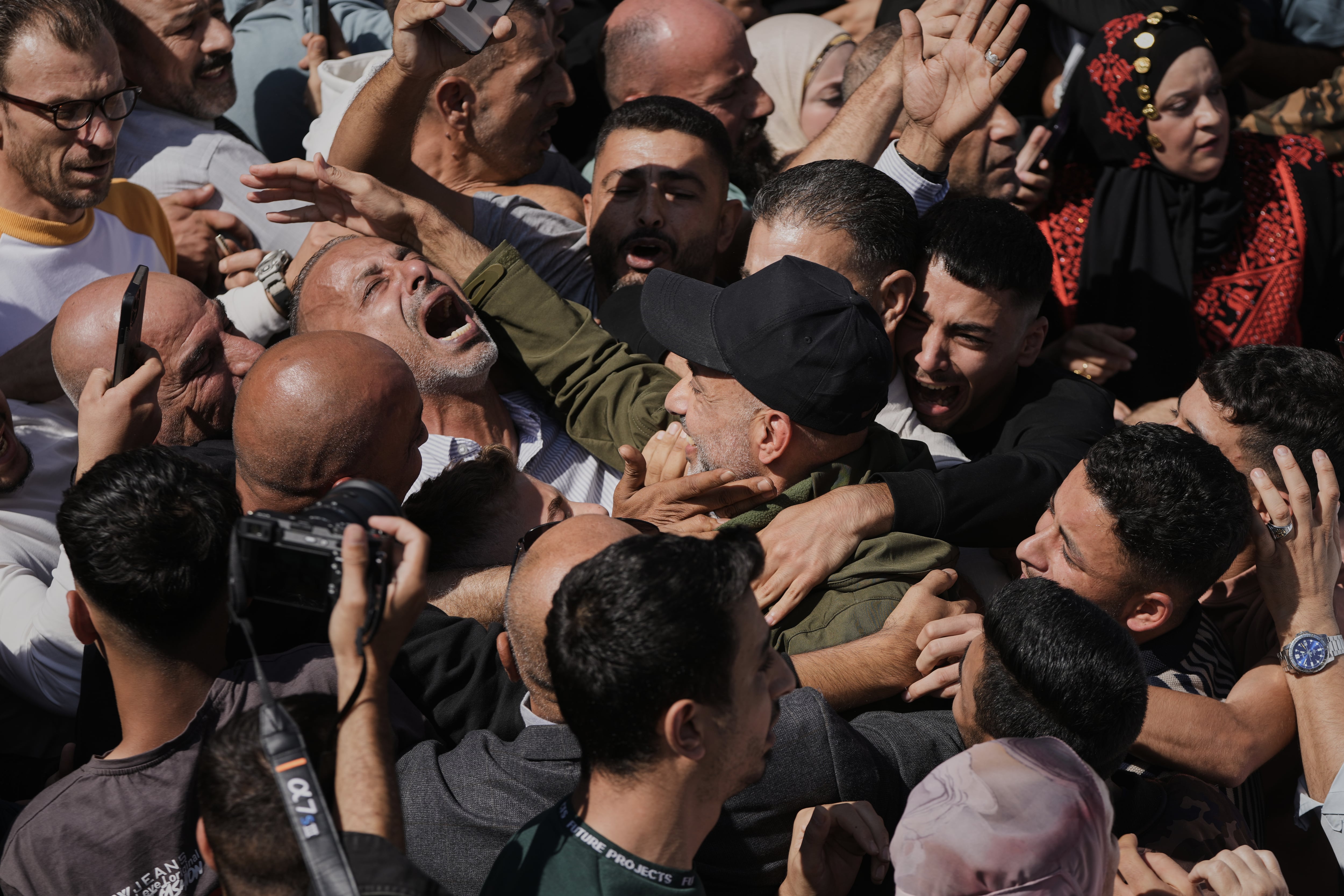 Emoción en el regreso de los presos palestinos liberados
