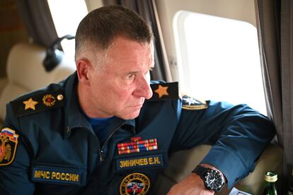 Yevgeny Zinichev, durante un viaje en helicóptero el 6 de agosto.