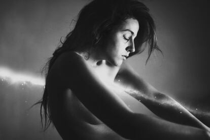 'Universe' es una de las series fotográficas de Silvia Grav. Dedicada a la pasión que comparte con su padre, la astronomía, una pasión que le recuerda lo insignificantes que somos respecto al cosmos.