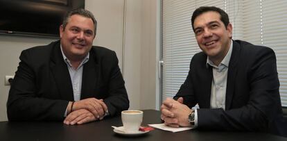 Panos Kammenos i Alexis Tsipras, abans de la reunió.