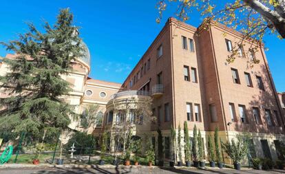 La parroquia de San Jorge y parte del complejo residencial de la Fundación. 