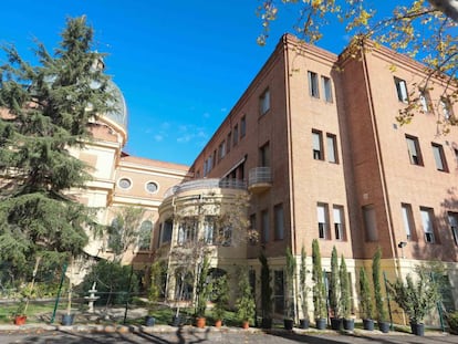 La parroquia de San Jorge y parte del complejo residencial de la Fundación. 