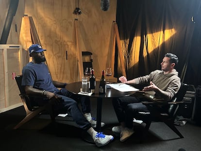 LeBron James y JJ Redick, el nuevo entrenador de los Lakers, hablan en una emisión del pódcast 'Mind the Game'.