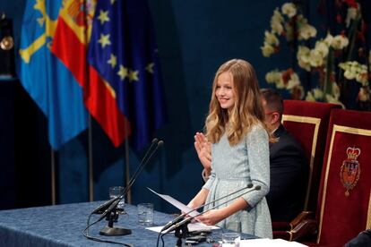 La princesa Leonor pronuncia su discurso, el primero en su condición de heredera de la Corona, durante la ceremonia de entrega de los Premios Princesa de Asturias 2019.