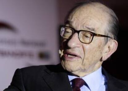 Greenspan, quien presidió la Fed durante casi 20 años (1987-2006), consideró que la bolsa está "significativamente infravalorada" en términos históricos y que los mercados no están claramente más altos "porque otros factores los han estado presionando a la baja". EFE/Archivo
