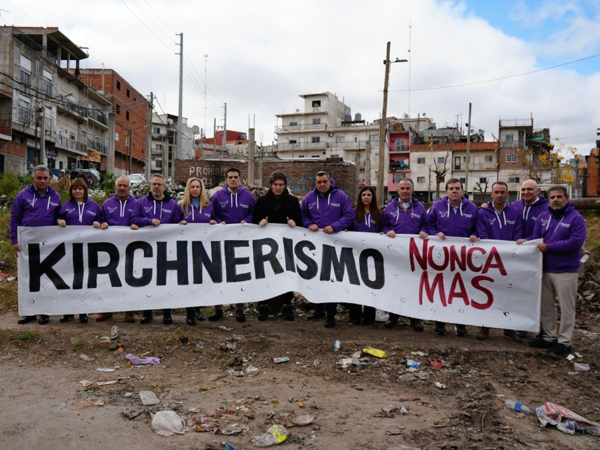 Milei usa el 'Nunca Más' para equiparar el kirchnerismo con el terrorismo de Estado | EL PAÍS Argentina
