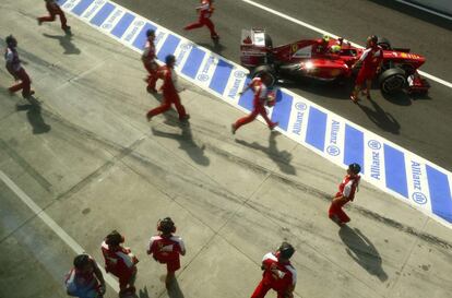 Felipe Massa hace una parada en boxes.