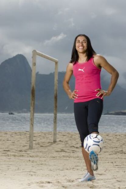 Marta Vieira posando en una playa de Brasil.