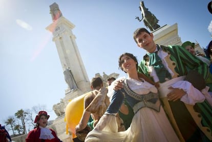 Imagen del espectáculo organizado hoy en Cádiz por Els Comediants