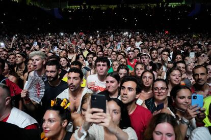  Asistentes al concierto de la cantante Rosalía. 
