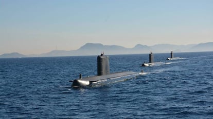 Tres submarinos de la Armada española (Galerna, Tramontana y Mistral).