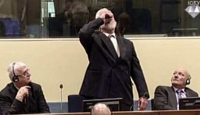 Slobodan Praljak, este miércoles en La Haya tras escuchar su condena.