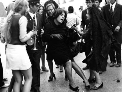 Un hombre inferior (vestido de mujer)