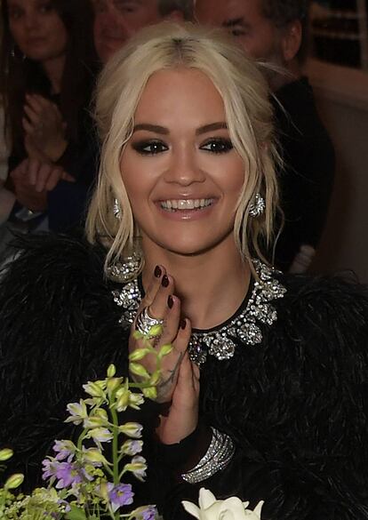 Rita Ora, en la cena organizada por Charles Finch, Edward Enninful y Michael Kors en el Hotel du Cap-Eden-Roc de Antibes, el 17 de mayo.