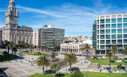 A Praça Independência, no centro de Montevidéu, Uruguai