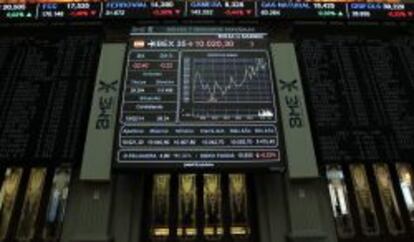 Vista del panel de la Bolsa de Madrid que refleja la evolución del principal indicador de la bolsa española.