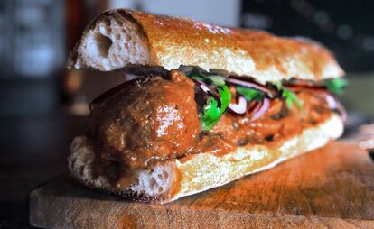 Uno de los bocadillosde La Cofradía del Santo Bocata.