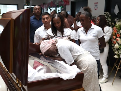 Funeral del alcalde de Guachené, Elmer Abonía Rodríguez, asesinado a tiros el pasado viernes.