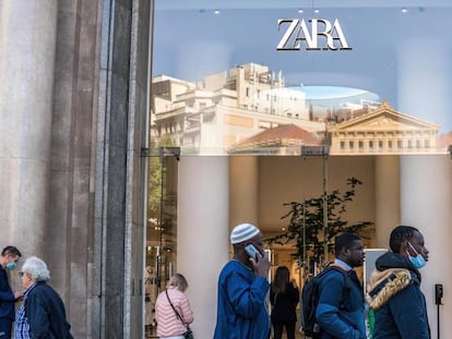 Entrada de una tienda de Zara en Barcelona.