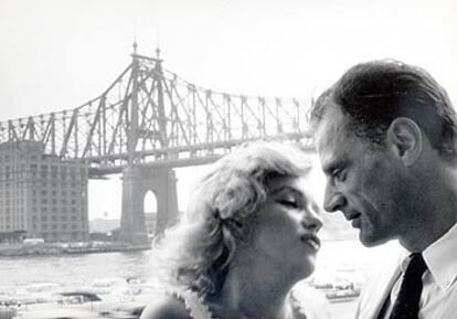 Marilyn Monroe y Arthur Miller, fotografiados en Nueva York por Sam Shaw.
