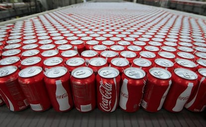 Latas de refresco.