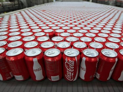 Latas de refresco.