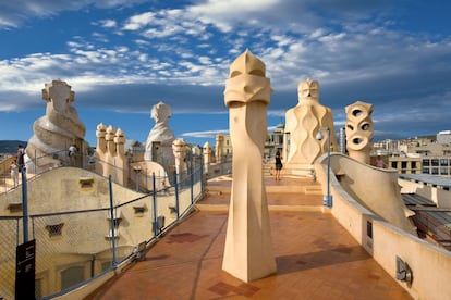Entre finales del siglo XIX y principios del XX, Europa se llenó de obras diferentes y rompedoras. Bajo un estilo nuevo, el Modernismo o Art Nouveau, se crearon verdaderos iconos del arte y la arquitectura, como la Casa Milà, de Gaudí, en Barcelona.